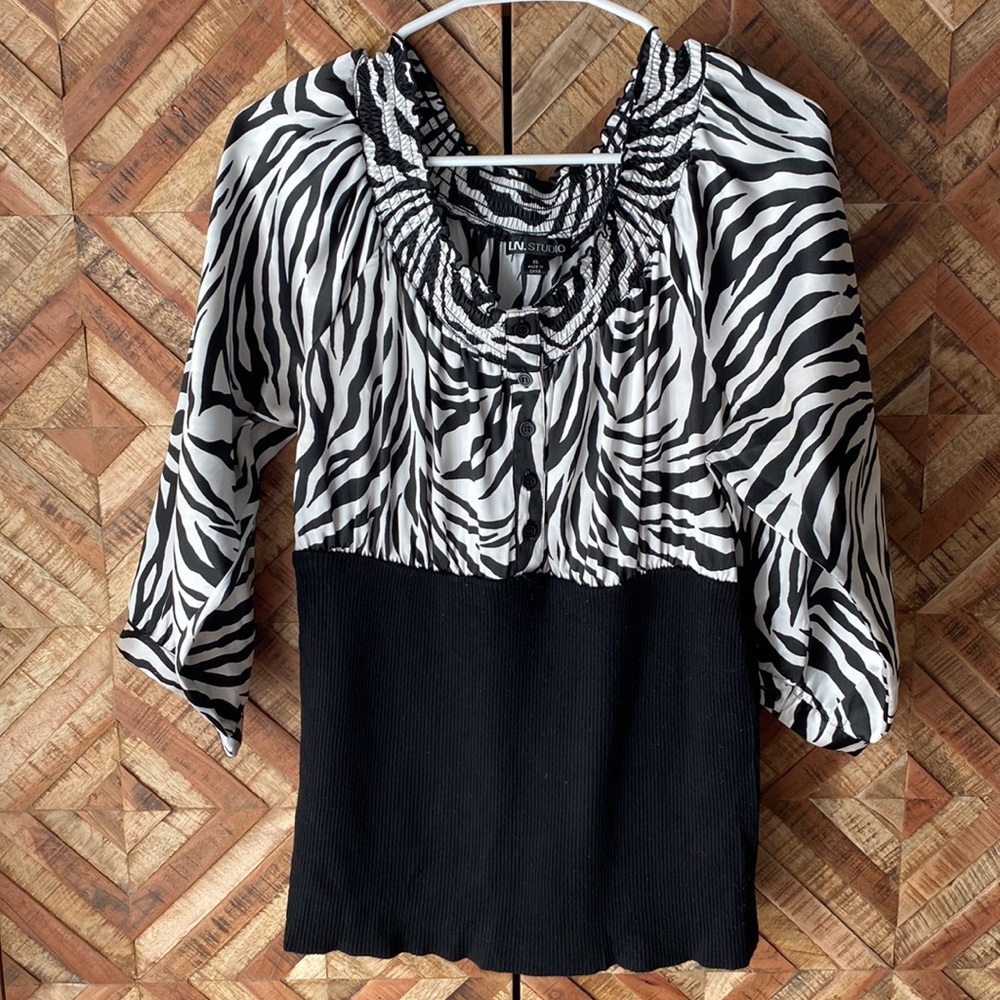 IN Studio XL satiny zebra black sweater top 3/4 sleeve scoop neck gently used